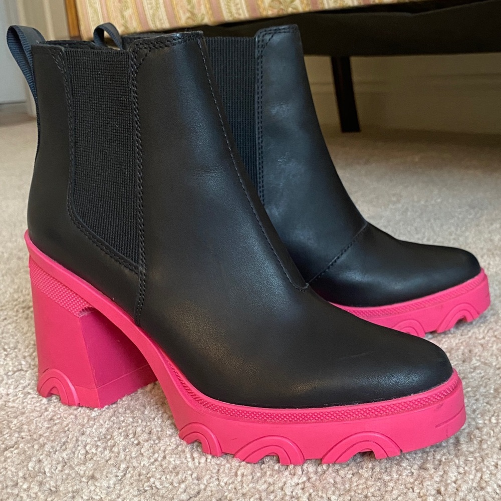 Sorel Black and Pink Women's Boots 8.5